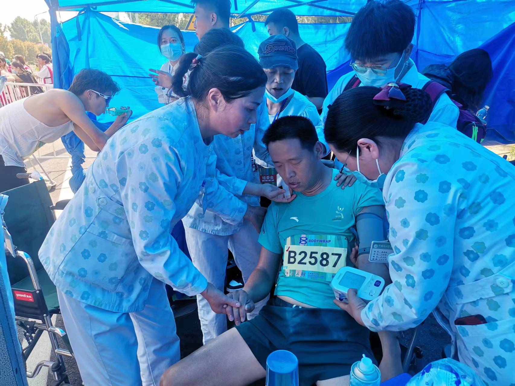 民权县卫健委全力做好巴迪瑞2024民权申甘林带生态马拉松赛医疗保障工作(1).jpg 民权县卫健委全力做好巴迪瑞2024民权申甘林带生态马拉松赛医疗保障工作(1).jpg